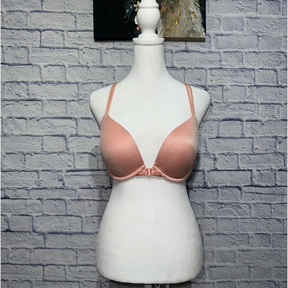 Victoria’s Secret Very sexy push up size 32DD peach bra